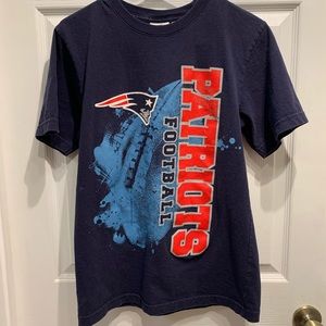 Youth size xl patriots shirt